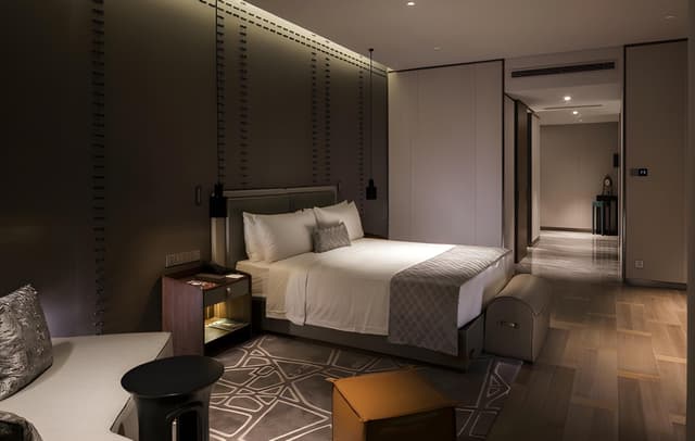 Deluxe Queen Room