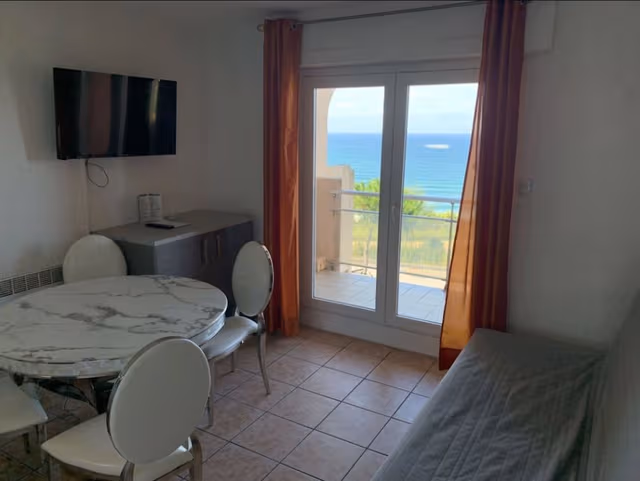 One Bedroom Apartment for 4 persons Sea View