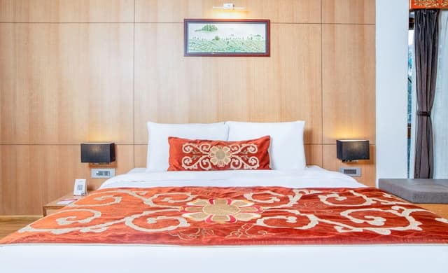 Deluxe Room with Rhododendron View
