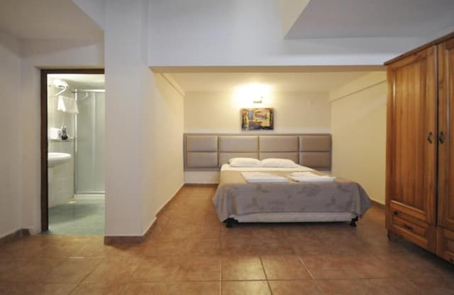 Family Room (2 Adults + 2 Children)