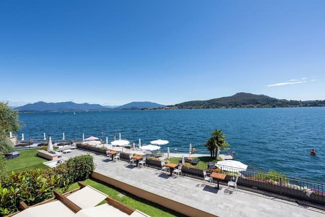 Deluxe Condo, Kitchen, Lake View