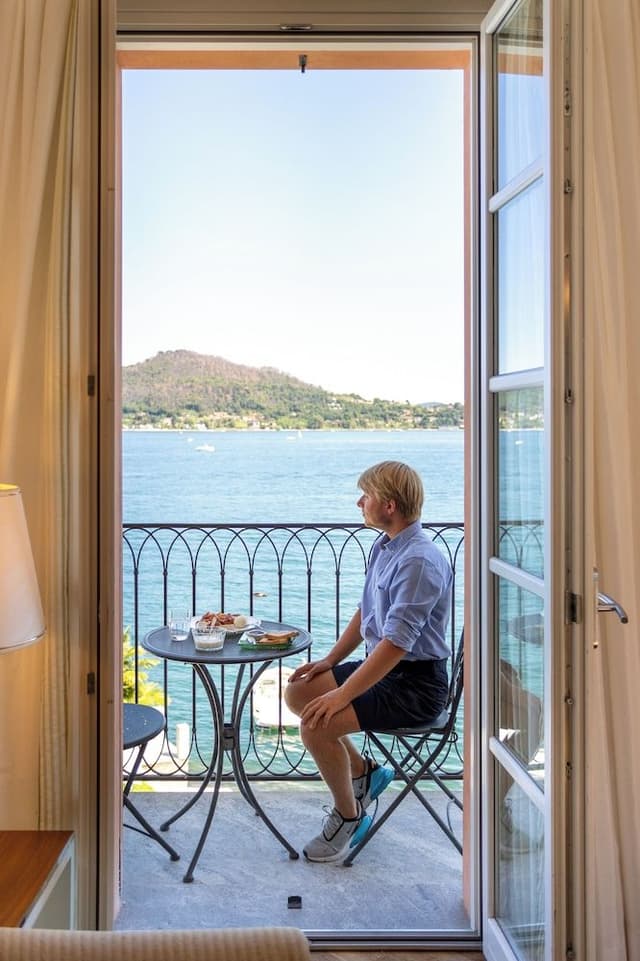 Superior Suite, Kitchen, Lake View