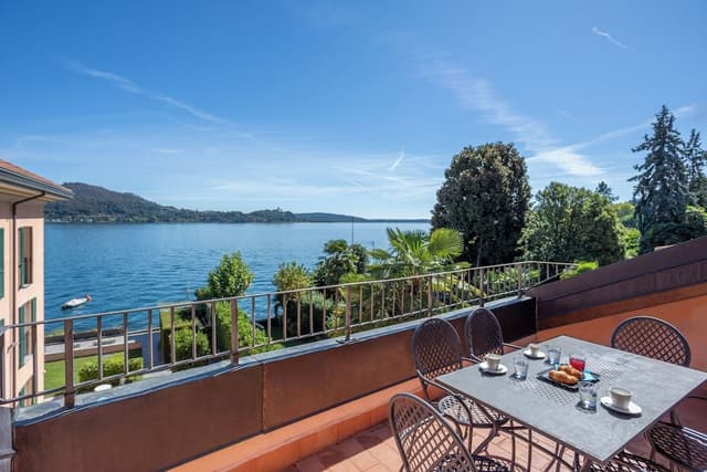 Comfort Condo, Kitchen, Lake View