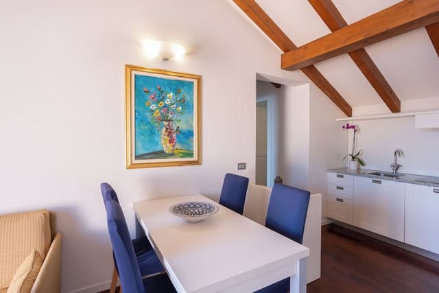 Comfort Condo, Kitchen, Lake View