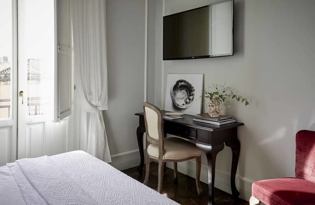 Classic Double Room, 1 King Bed, Accessible, Private Bathroom