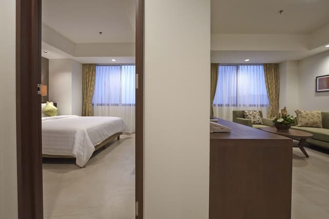 Corner Suite