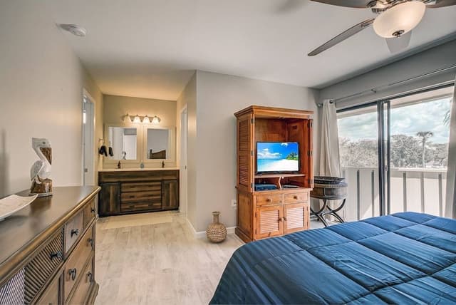 Condo (Bay Oaks C 2nd Floor)