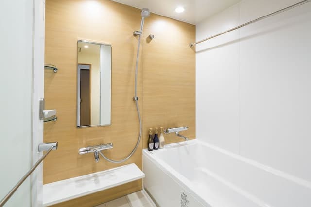 Deluxe Quadruple Room (4 Twin Beds)