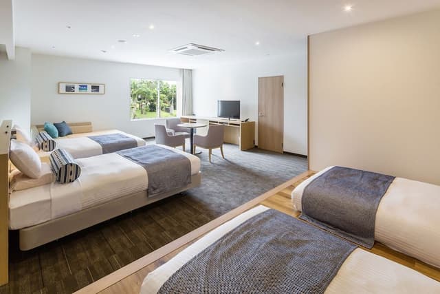 Deluxe Quadruple Room (4 Twin Beds)