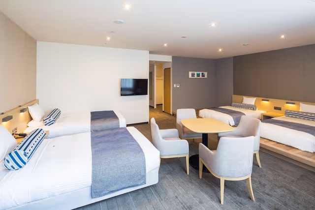 Deluxe Quadruple Room (4 Twin Beds)