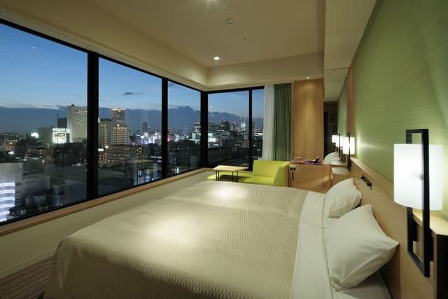 Corner Twin Room with City View, Non Smoking