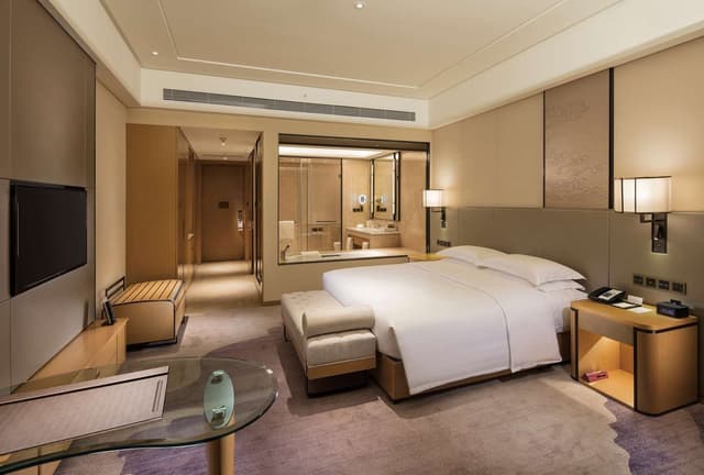 KING GUEST ROOM
