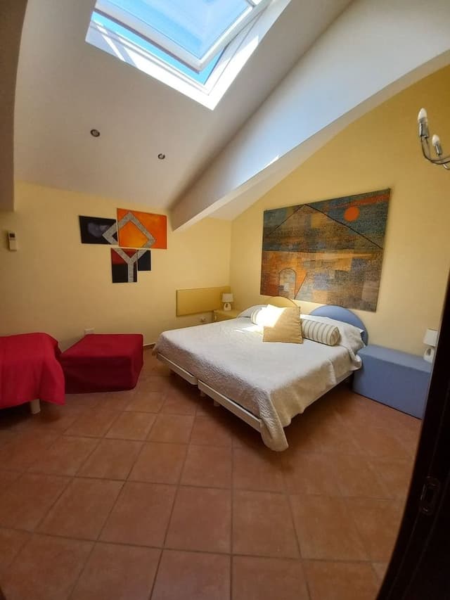 Double or Twin Room (External bathroom)