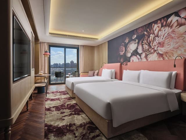 Deluxe Terrace Family Room