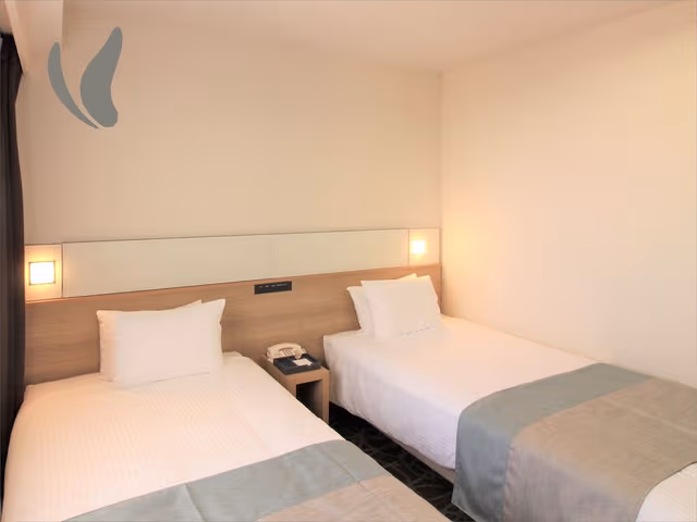 Twin Room, Smoking