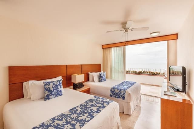 DISABLED Three-Bedroom Suite with Ocean View