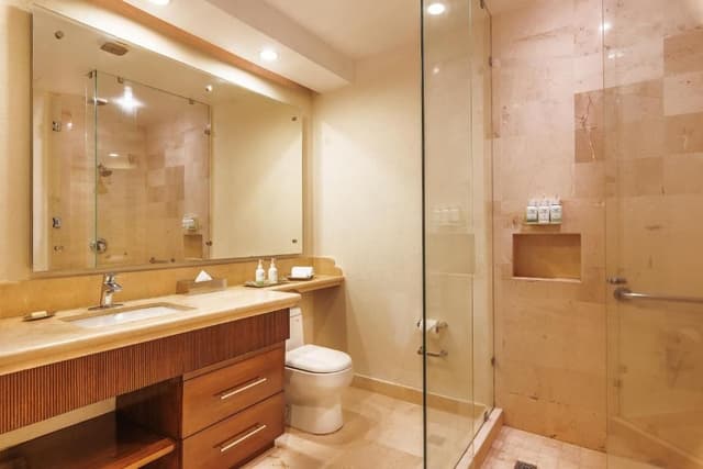DISABLED Three-Bedroom Suite with Ocean View