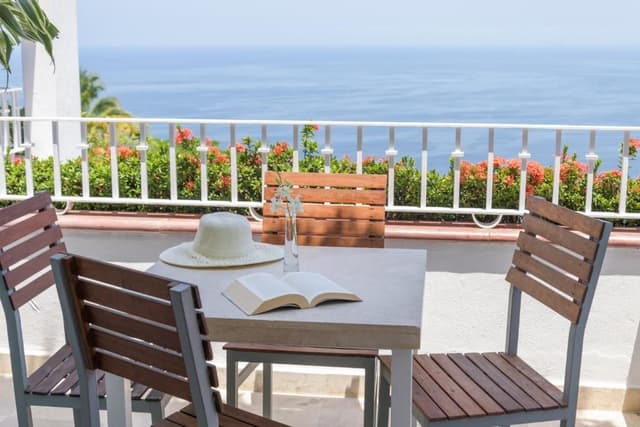 DISABLED Three-Bedroom Suite with Ocean View