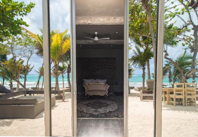 Master Suite - Beach Front