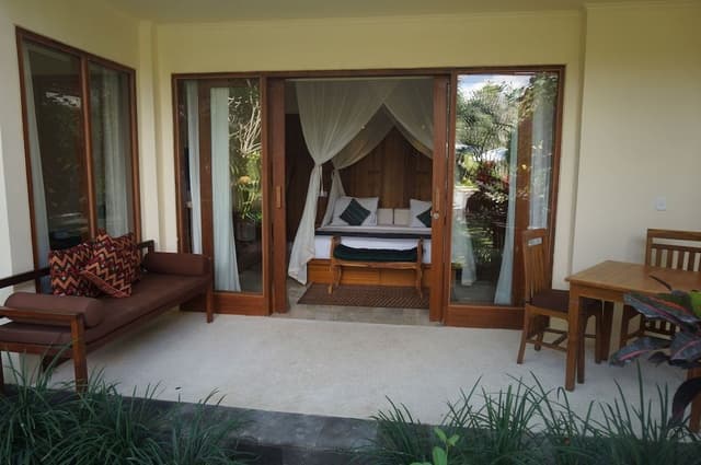 Premier Suite, 1 King Bed, Garden View, Poolside