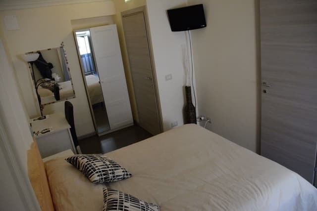 Double Room (Pacini)