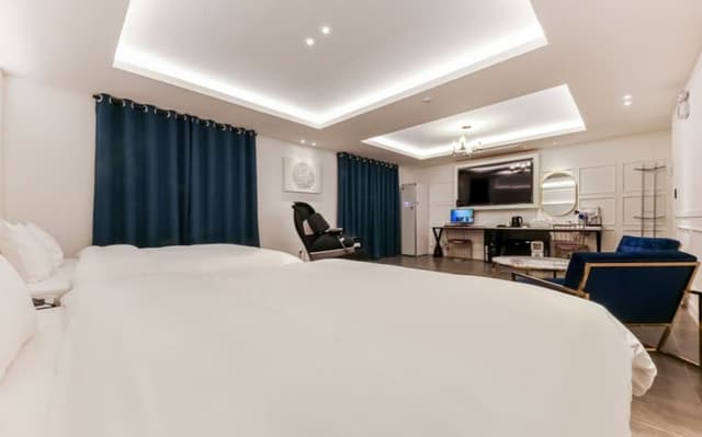 E Suite