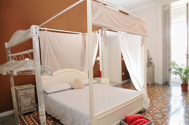 Room (Eduardo)
