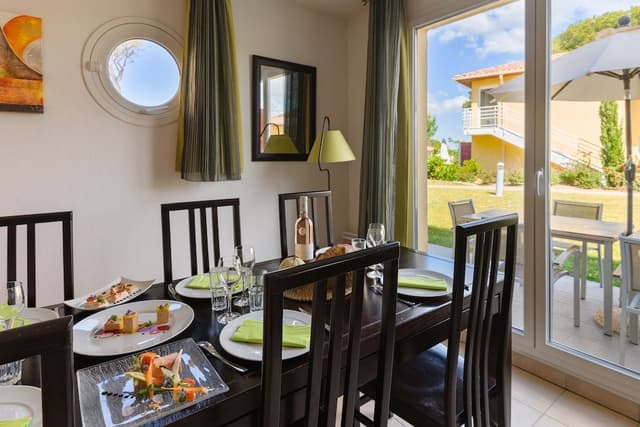 Two Bedroom Apartment (Split level) 6 pers.