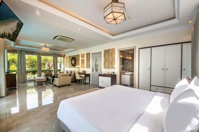 EXECUTIVE SUITE SEAVIEW