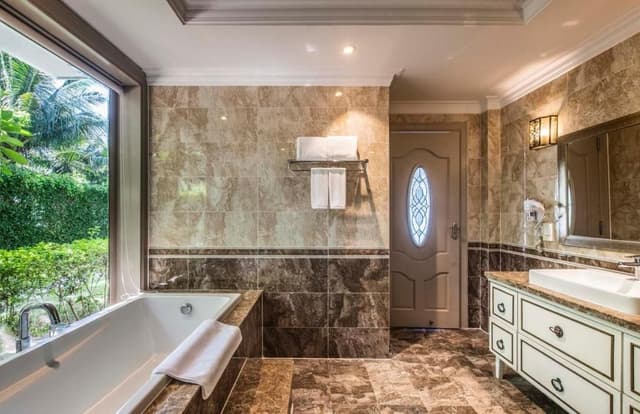 EXECUTIVE SUITE SEAVIEW