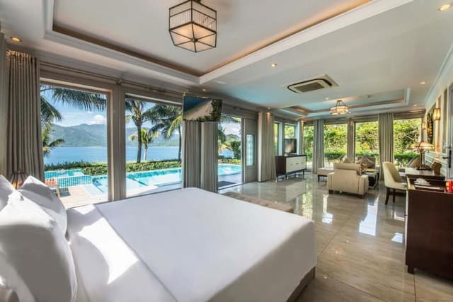 EXECUTIVE SUITE SEAVIEW