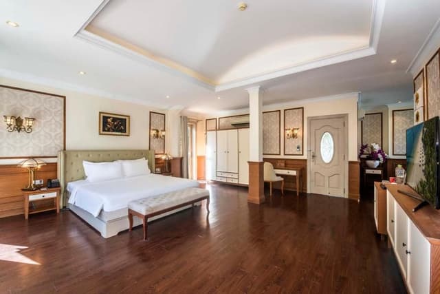 EXECUTIVE SUITE SEAVIEW