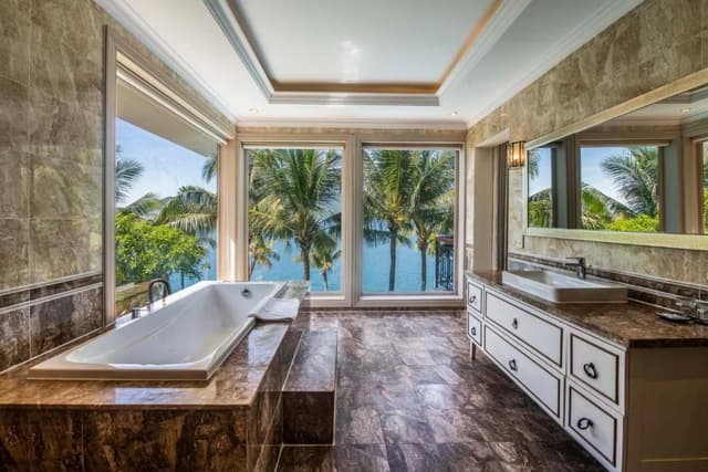 EXECUTIVE SUITE SEAVIEW
