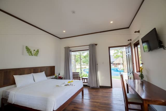Deluxe Double Room, Pool View