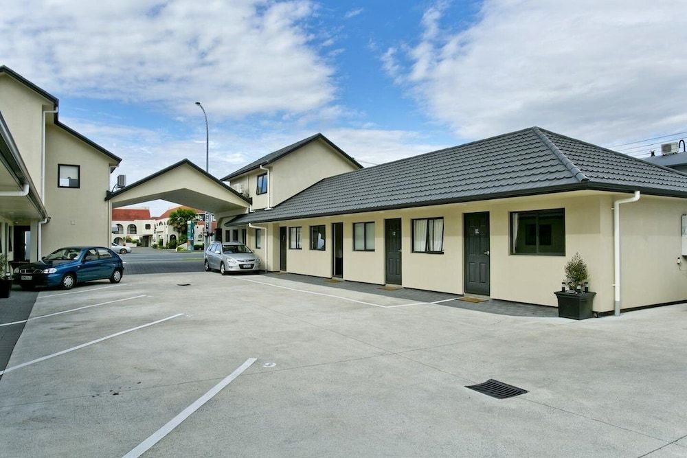 Ballinor Motor Inn0