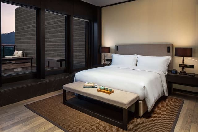 KING TERRACE ROOM