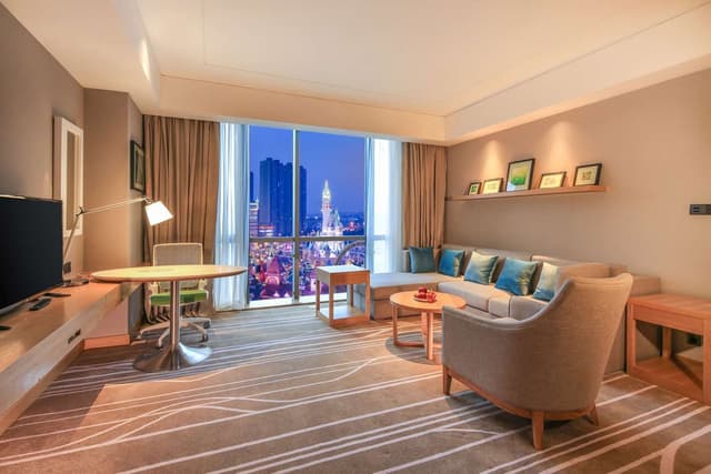 KING DELUXE SUITE