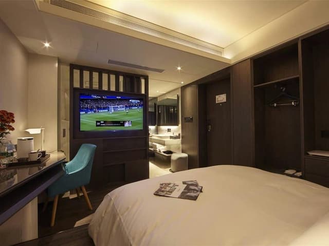 Standard Room, 1 King Bed