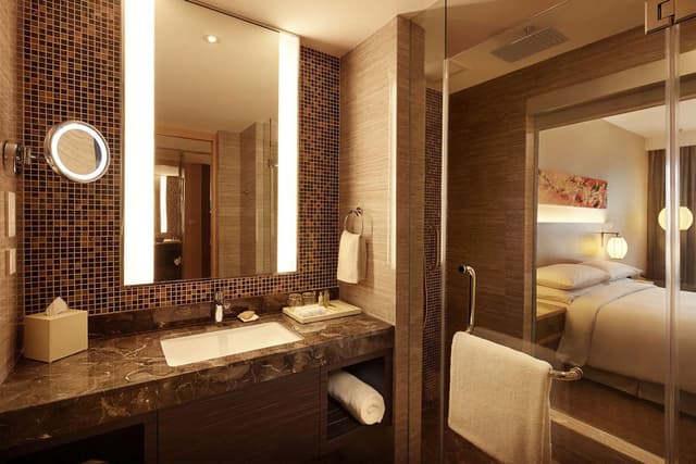 KING GUEST ROOM HIGH FLOOR
