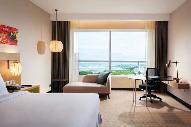 KING GUEST ROOM HIGH FLOOR