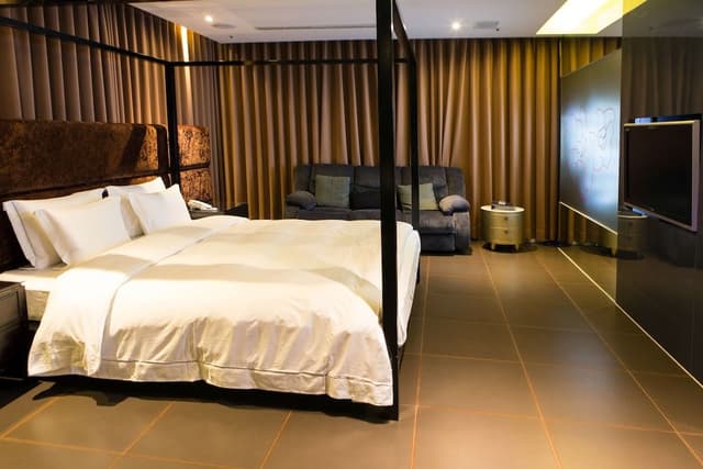 Flagship Suite (Check in time starts from 6pm)