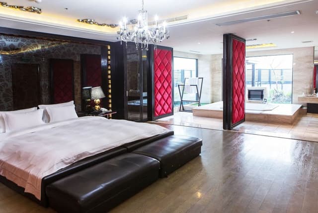 VIP Suite (Check in time starts from 6pm)