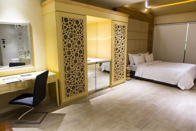 Paragon Suite (Check in time starts from 6pm)