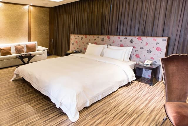 Flagship Suite (Check in time starts from 6pm)