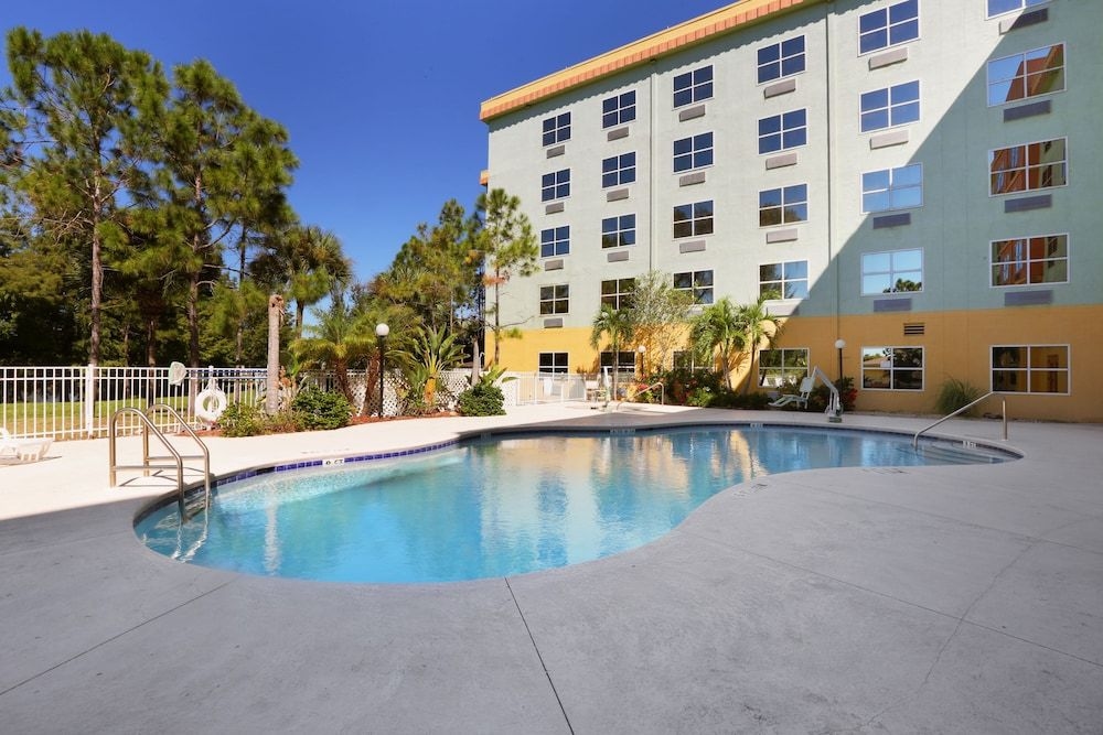 Allure Suites3