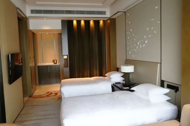 2 Twin Beds with Club Access Deluxe