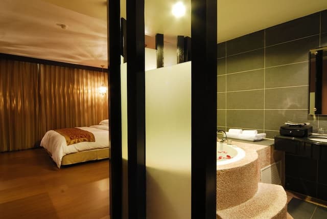 Sweet Suite (Check-in after 6PM)