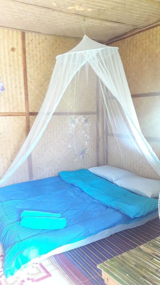 Hut Fan with Shared Bathroom