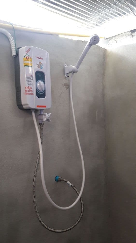 Hut Fan with Shared Bathroom