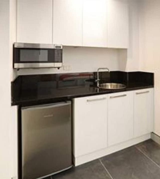Studio Apartment with Walk In Shower
